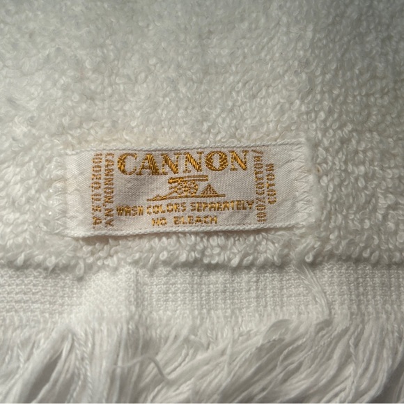 HOLIDAY EMBROIDERED TOWEL SET SANTA & REINDEER CHRISTMAS DECOR FOUR TOWEL BUNDLE - Picture 13 of 14